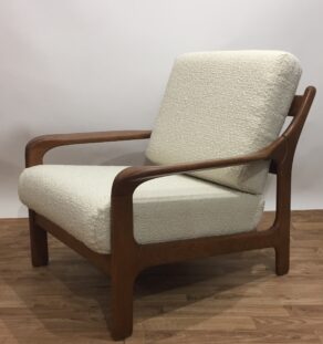 Fauteuil en teck retapissé bouclette