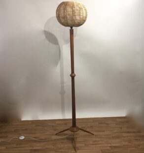 Lampadaire scandinave tripode