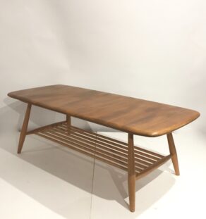 Table basse Ercol en orme massif