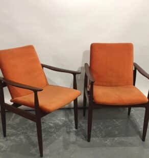 Paire de fauteuils velours orange