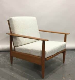 Fauteuil scandinave retapissé bouclette