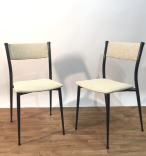 Paire de chaises retapissées (motifs jaunes)