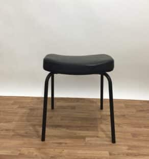 Tabouret moderniste