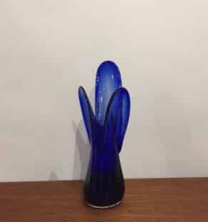 Vase en verre bleu