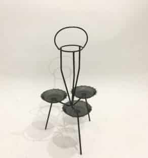 Porte-plantes en métal perforé