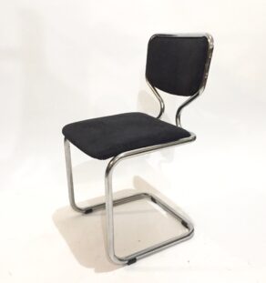 Paire de chaises années 70 velours noir
