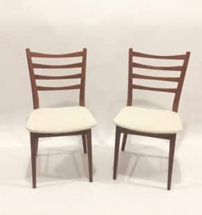 Paire de chaises années 60 retapissées bouclette