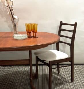 Chaise années 60 retapissée bouclette