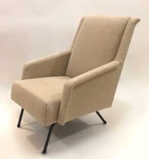 Fauteuil moderniste retapissé