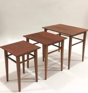 Petites tables gigognes en teck