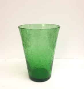 Vase en verre soufflé Biot de couleur verte