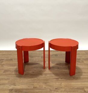 Paire de tables de chevet Prisunic rouges