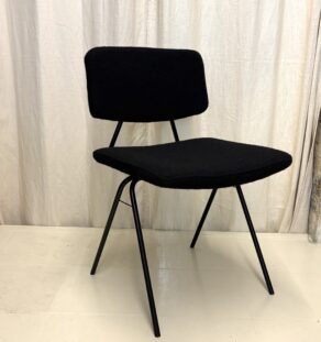 Série de 4 chaises de Pierre Guariche noires