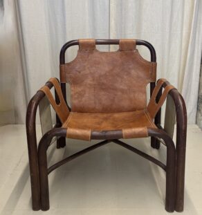 Paire de fauteuils Tito Agnoli en cuir et bambou