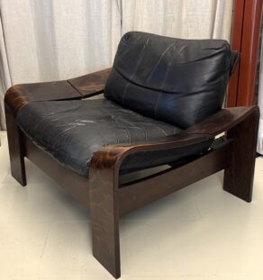 Paire de fauteuils scandinaves en cuir et palissandre