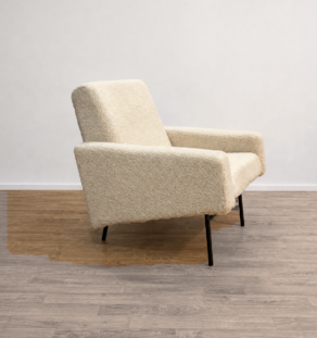 Paire de fauteuils G10 de Pierre Guariche retapissés