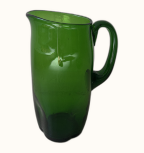 Carafe en verre vert