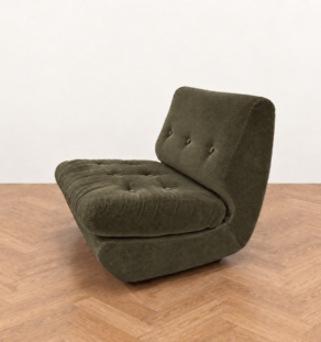 Chauffeuses Roche Bobois années 70 retapissées en vert, vue 3/4