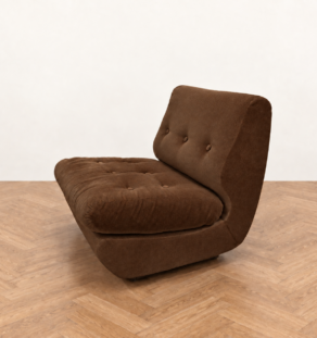Chauffeuses Roche Bobois années 70 retapissées en cognac, vue 3/4
